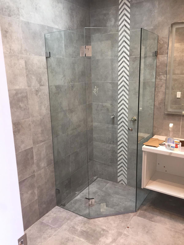 Frameless Shower Screen