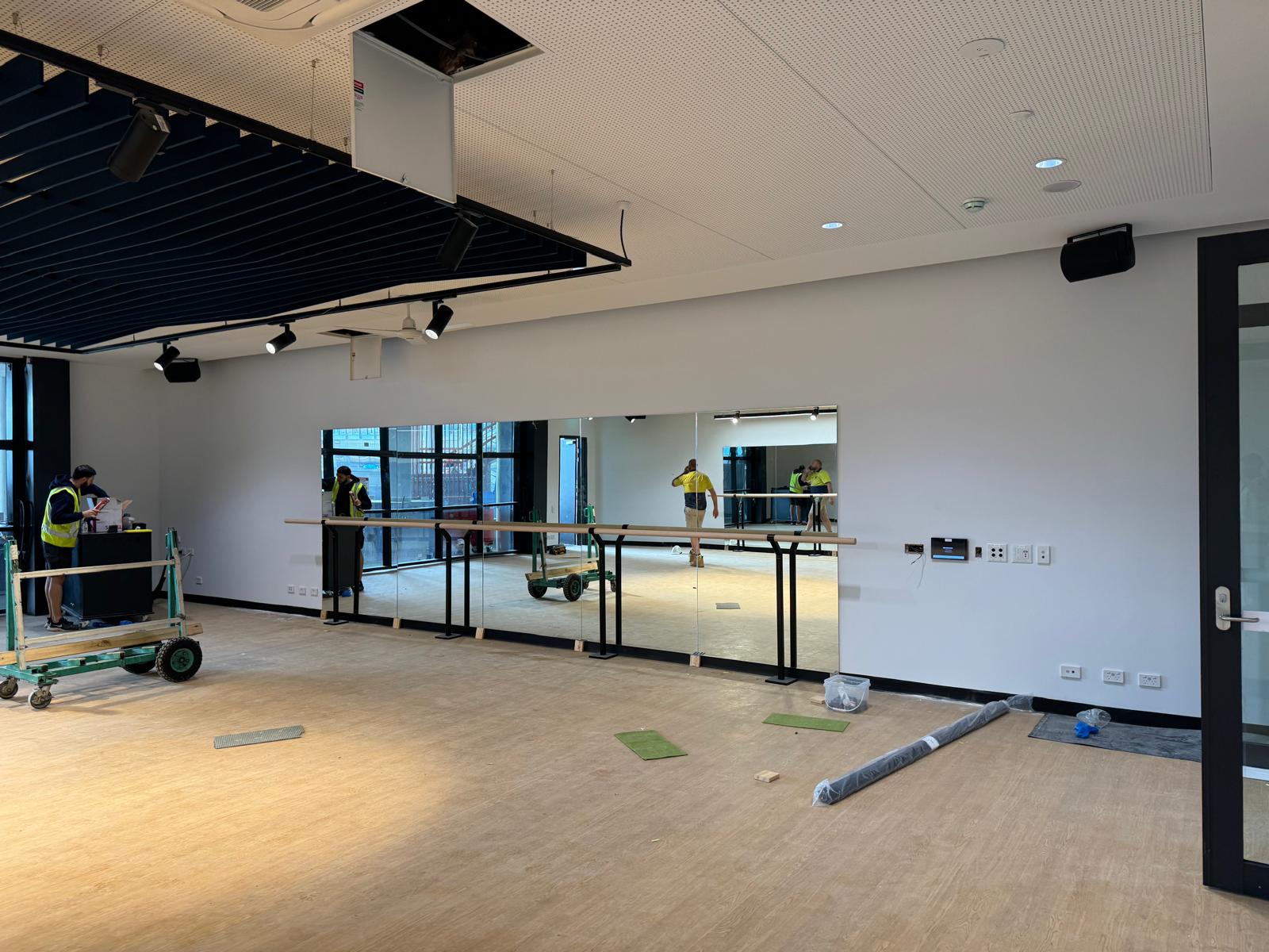 Frameless Mirrors Made to Measure