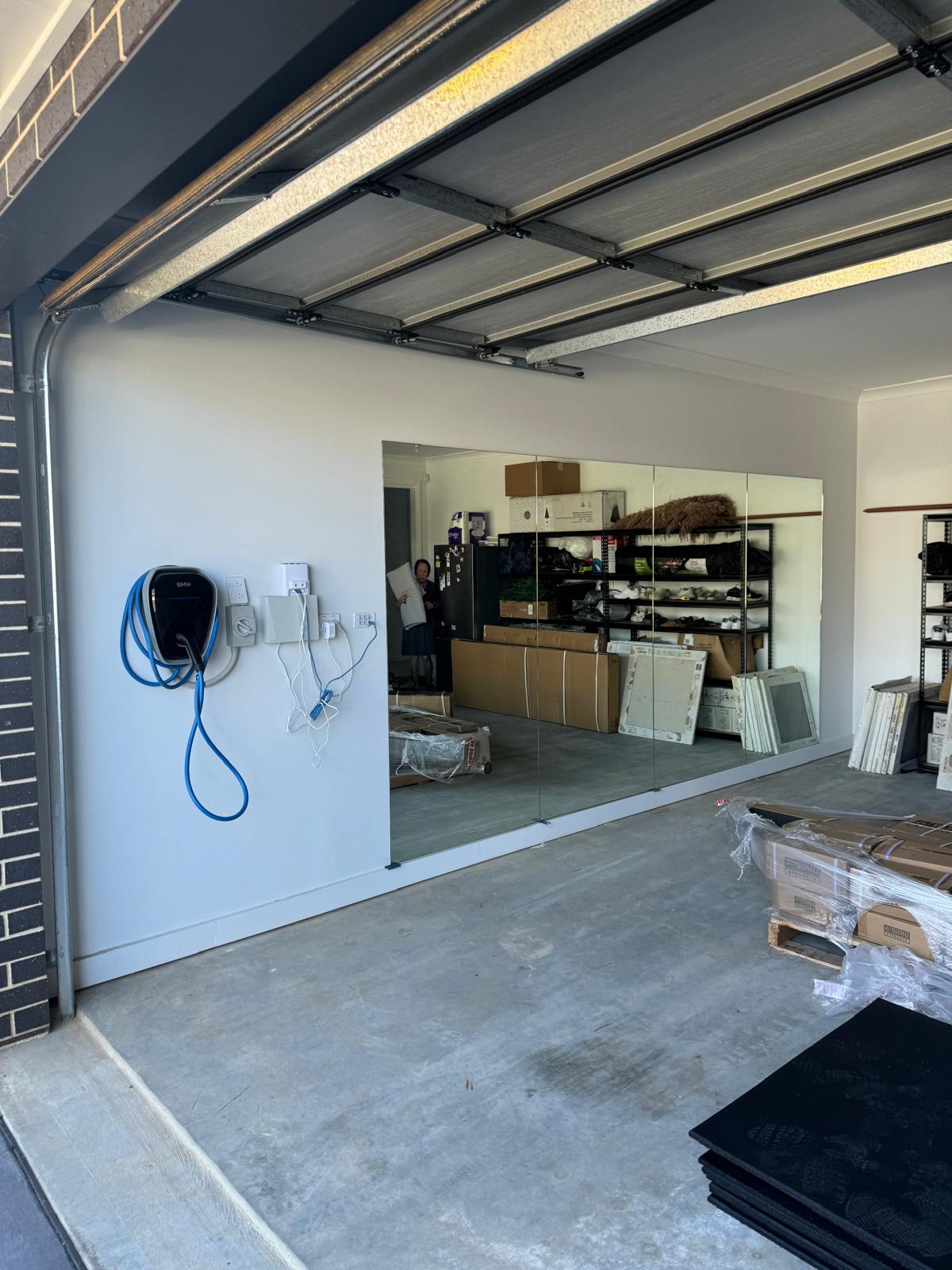 professional-site-measurement-for-frameless-mirrors